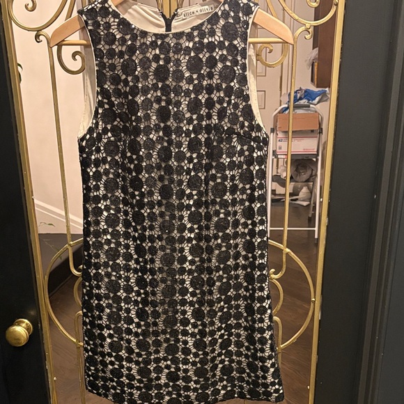 Alice + Olivia Dresses & Skirts - Alice + Olivia Floral sequins Lace Mini shift Dress size 2 crochet